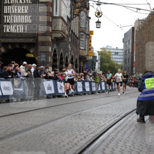 05.10.2025 - 20. swb-Marathon Bremen Yannick Fuchs http://msf.ph/oto/9280920 05.10.2025 12:55:17 Ziel 1231, 2151, 4030 meine-sportfotos.de