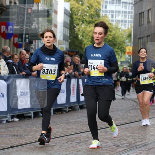 05.10.2025 - 20. swb-Marathon Bremen Strokosch-Dieckow http://msf.ph/oto/9280922 05.10.2025 11:14:48 Ziel 9303, 10602, 11448, 11557 meine-sportfotos.de