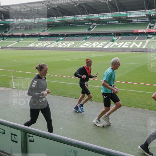 05.10.2025 - 20. swb-Marathon Bremen Michael Burmester http://msf.ph/oto/9280925 05.10.2025 13:04:00 Laufen im Stadion 360, 396, 414, 470, 527, 592, 725, 898, 958, 1019, 1067, 1080, 1084, 1178, 1275, 1331, 1336, 1413, 1425, 1468, 1469, 1507, 1514, 1695, 1852, 1914, 1975, 1997, 2016, 2333, 2339, 2375, 2567, 2617, 2696, 2791, 3037, 3072, 3313, 3485, 4005, 4053, 4087, 4335, 4453, 4462, 4524, 4528, 4637, 4638, 4651, 4767, 4793, 4840, 4928, 5043, 5137, 5162, 5212, 5236, 5343, 5410, 5489, 5523, 5832, 5966, 5969, 6011, 6138, 6145, 6287, 6414, 6447, 6529, 6584, 6635, 7607, 227, 375, 2597 meine-sportfotos.de