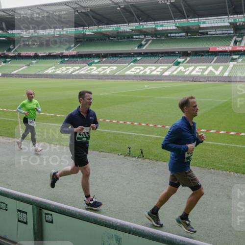 05.10.2025 - 20. swb-Marathon Bremen Michael Burmester http://msf.ph/oto/9280940 05.10.2025 13:04:01 Laufen im Stadion 360, 396, 414, 470, 527, 592, 725, 898, 958, 1019, 1067, 1080, 1084, 1275, 1331, 1336, 1413, 1468, 1469, 1478, 1507, 1514, 1695, 1852, 1914, 1975, 1997, 2016, 2333, 2339, 2375, 2567, 2617, 2696, 3037, 3072, 3313, 3485, 4005, 4053, 4087, 4335, 4453, 4462, 4524, 4528, 4637, 4638, 4651, 4767, 4793, 4803, 4840, 4928, 5043, 5137, 5162, 5212, 5236, 5343, 5410, 5489, 5523, 5832, 5966, 5969, 6011, 6138, 6145, 6287, 6414, 6447, 6529, 6584, 6635, 7607, 227, 375, 2597 meine-sportfotos.de