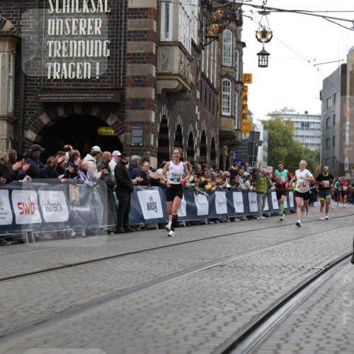05.10.2025 - 20. swb-Marathon Bremen Yannick Fuchs http://msf.ph/oto/9280949 05.10.2025 12:55:18 Ziel 1231, 2151, 4030 meine-sportfotos.de