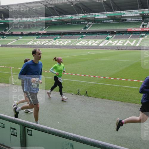 05.10.2025 - 20. swb-Marathon Bremen Michael Burmester http://msf.ph/oto/9280950 05.10.2025 13:04:02 Laufen im Stadion 360, 396, 414, 470, 527, 592, 725, 898, 958, 1019, 1067, 1080, 1084, 1275, 1331, 1336, 1413, 1468, 1478, 1507, 1514, 1695, 1852, 1914, 1975, 1997, 2016, 2333, 2339, 2375, 2567, 2617, 2696, 3037, 3072, 3313, 3485, 4005, 4053, 4087, 4335, 4453, 4462, 4524, 4528, 4637, 4638, 4651, 4767, 4793, 4803, 4840, 4928, 5043, 5137, 5162, 5212, 5236, 5343, 5410, 5489, 5523, 5832, 5966, 5969, 6011, 6138, 6145, 6287, 6414, 6447, 6529, 6584, 6635, 7607, 227, 375, 396, 2597 meine-sportfotos.de