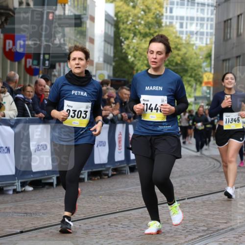 05.10.2025 - 20. swb-Marathon Bremen Strokosch-Dieckow http://msf.ph/oto/9280955 05.10.2025 11:14:48 Ziel 9303, 10602, 11448, 11557 meine-sportfotos.de