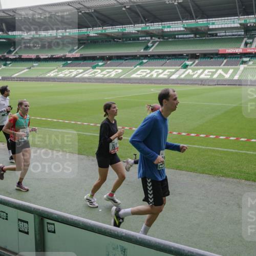05.10.2025 - 20. swb-Marathon Bremen Michael Burmester http://msf.ph/oto/9280960 05.10.2025 13:04:02 Laufen im Stadion 360, 396, 414, 470, 527, 592, 725, 898, 958, 1019, 1067, 1080, 1084, 1275, 1331, 1336, 1413, 1468, 1478, 1507, 1514, 1695, 1852, 1914, 1975, 1997, 2016, 2333, 2339, 2375, 2567, 2617, 2696, 3037, 3072, 3313, 3485, 4005, 4053, 4087, 4335, 4453, 4462, 4524, 4528, 4637, 4638, 4651, 4767, 4793, 4803, 4840, 4928, 5043, 5137, 5162, 5212, 5236, 5343, 5410, 5489, 5523, 5832, 5966, 5969, 6011, 6138, 6145, 6287, 6414, 6447, 6529, 6584, 6635, 7607, 227, 375, 396, 2597 meine-sportfotos.de
