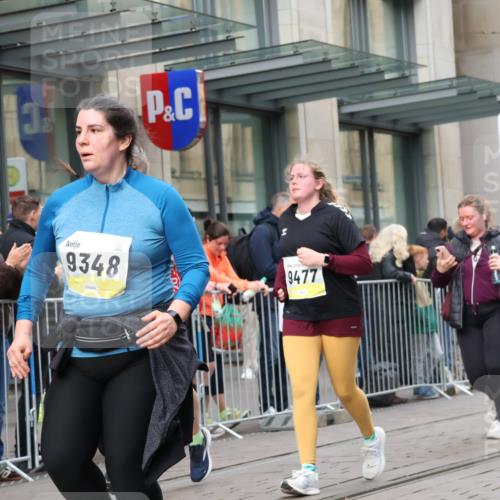 05.10.2025 - 20. swb-Marathon Bremen Strokosch-Dieckow http://msf.ph/oto/9280965 05.10.2025 11:17:58 Ziel 9348, 9465, 9477, 10198, 10575, 10795, 10994, 11043, 11082, 9348, 9465, 9477, 10198, 10575, 10795, 10994, 11043, 11082 meine-sportfotos.de