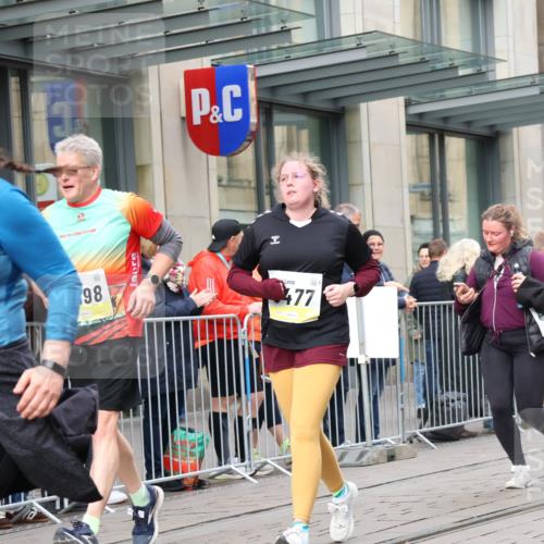 05.10.2025 - 20. swb-Marathon Bremen Strokosch-Dieckow http://msf.ph/oto/9280978 05.10.2025 11:17:59 Ziel 9348, 9465, 9477, 10198, 10575, 10795, 10994, 11043, 9348, 9465, 9477, 10198, 10575, 10795, 10994, 11043 meine-sportfotos.de