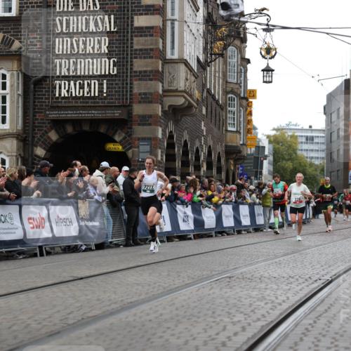 05.10.2025 - 20. swb-Marathon Bremen Yannick Fuchs http://msf.ph/oto/9280989 05.10.2025 12:55:18 Ziel 1231, 2151, 4030 meine-sportfotos.de