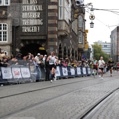 05.10.2025 - 20. swb-Marathon Bremen Yannick Fuchs http://msf.ph/oto/9280999 05.10.2025 12:55:18 Ziel 1231, 2151, 4030 meine-sportfotos.de
