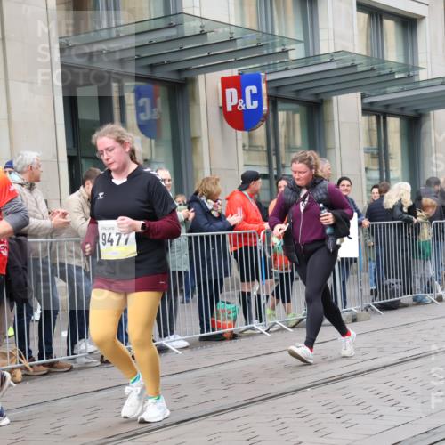 05.10.2025 - 20. swb-Marathon Bremen Strokosch-Dieckow http://msf.ph/oto/9281001 05.10.2025 11:18:00 Ziel 9348, 9465, 9477, 10198, 10575, 10795, 10994, 11043, 9348, 9465, 9477, 10198, 10575, 10795, 10994, 11043 meine-sportfotos.de