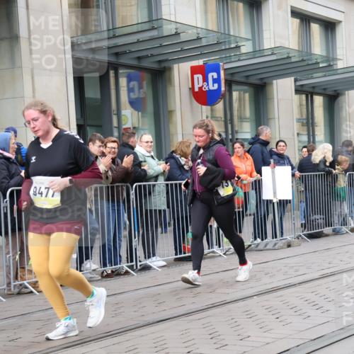 05.10.2025 - 20. swb-Marathon Bremen Strokosch-Dieckow http://msf.ph/oto/9281011 05.10.2025 11:18:00 Ziel 9348, 9465, 9477, 10198, 10575, 10795, 10994, 11043, 9348, 9465, 9477, 10198, 10575, 10795, 10994, 11043 meine-sportfotos.de