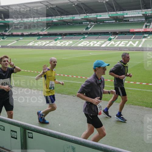05.10.2025 - 20. swb-Marathon Bremen Michael Burmester http://msf.ph/oto/9281016 05.10.2025 13:04:07 Laufen im Stadion 100, 360, 414, 470, 592, 607, 898, 958, 1012, 1019, 1067, 1080, 1084, 1275, 1331, 1336, 1413, 1468, 1478, 1514, 1695, 1852, 1914, 1975, 1997, 2016, 2333, 2339, 2375, 2567, 2617, 3037, 3072, 3346, 3485, 4005, 4053, 4087, 4243, 4335, 4453, 4462, 4524, 4528, 4637, 4638, 4651, 4757, 4767, 4793, 4803, 4840, 4928, 5043, 5137, 5162, 5212, 5236, 5343, 5410, 5446, 5464, 5489, 5523, 5832, 5966, 5969, 6011, 6145, 6287, 6414, 6447, 6529, 6584, 6635, 227, 375, 396, 2597 meine-sportfotos.de