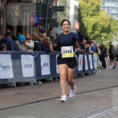 05.10.2025 - 20. swb-Marathon Bremen Strokosch-Dieckow http://msf.ph/oto/9281025 05.10.2025 11:14:52 Ziel 9303, 11345, 11448, 11607 meine-sportfotos.de