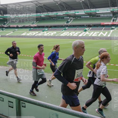05.10.2025 - 20. swb-Marathon Bremen Michael Burmester http://msf.ph/oto/9281028 05.10.2025 13:04:09 Laufen im Stadion 100, 360, 414, 470, 592, 607, 898, 958, 1012, 1019, 1067, 1080, 1084, 1275, 1331, 1336, 1413, 1468, 1478, 1514, 1695, 1852, 1914, 1975, 1997, 2016, 2333, 2339, 2375, 2567, 2617, 3037, 3072, 3346, 3485, 4005, 4053, 4087, 4243, 4335, 4453, 4462, 4524, 4528, 4637, 4638, 4651, 4757, 4767, 4793, 4803, 4840, 4928, 5043, 5137, 5162, 5212, 5236, 5343, 5410, 5446, 5464, 5489, 5523, 5832, 5966, 5969, 6011, 6145, 6287, 6414, 6447, 6529, 6584, 6635, 227, 375, 396, 2597 meine-sportfotos.de