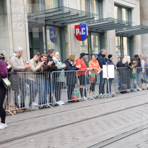 05.10.2025 - 20. swb-Marathon Bremen Strokosch-Dieckow http://msf.ph/oto/9281034 05.10.2025 11:18:01 Ziel 9348, 9465, 9477, 10076, 10198, 10575, 10795, 10994, 11043, 11690, 9348, 9465, 9477, 10076, 10198, 10575, 10795, 10994, 11043, 11690 meine-sportfotos.de