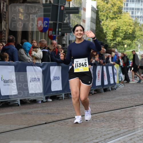05.10.2025 - 20. swb-Marathon Bremen Strokosch-Dieckow http://msf.ph/oto/9281045 05.10.2025 11:14:52 Ziel 9303, 11345, 11448, 11607 meine-sportfotos.de
