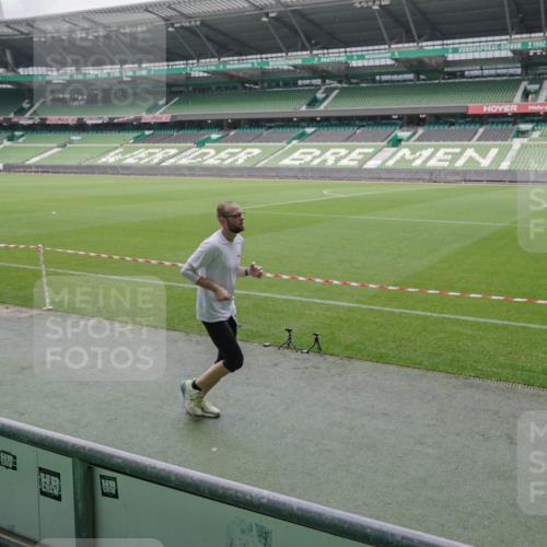 05.10.2025 - 20. swb-Marathon Bremen Michael Burmester http://msf.ph/oto/9281056 05.10.2025 13:04:12 Laufen im Stadion 100, 360, 414, 470, 592, 607, 898, 958, 1012, 1019, 1067, 1080, 1084, 1331, 1336, 1413, 1468, 1478, 1514, 1695, 1852, 1914, 1975, 1997, 2016, 2086, 2333, 2339, 2375, 2567, 2617, 2989, 3037, 3072, 3346, 3485, 4005, 4053, 4087, 4243, 4244, 4335, 4453, 4462, 4501, 4524, 4528, 4637, 4638, 4651, 4757, 4793, 4803, 4840, 4928, 5043, 5082, 5137, 5162, 5212, 5236, 5343, 5446, 5464, 5489, 5523, 5832, 5966, 5969, 6011, 6145, 6287, 6414, 6447, 6529, 6584, 6635, 227, 375, 396, 2597 meine-sportfotos.de