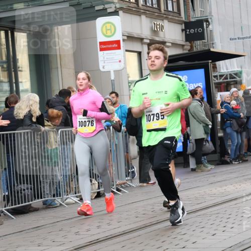 05.10.2025 - 20. swb-Marathon Bremen Strokosch-Dieckow http://msf.ph/oto/9281071 05.10.2025 11:18:06 Ziel 9348, 9465, 9477, 10076, 10198, 10472, 10575, 10795, 10994, 11043, 11690, 9348, 9465, 9477, 10076, 10198, 10472, 10575, 10795, 10994, 11043, 11690 meine-sportfotos.de