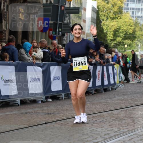 05.10.2025 - 20. swb-Marathon Bremen Strokosch-Dieckow http://msf.ph/oto/9281074 05.10.2025 11:14:52 Ziel 9303, 11345, 11448, 11607 meine-sportfotos.de