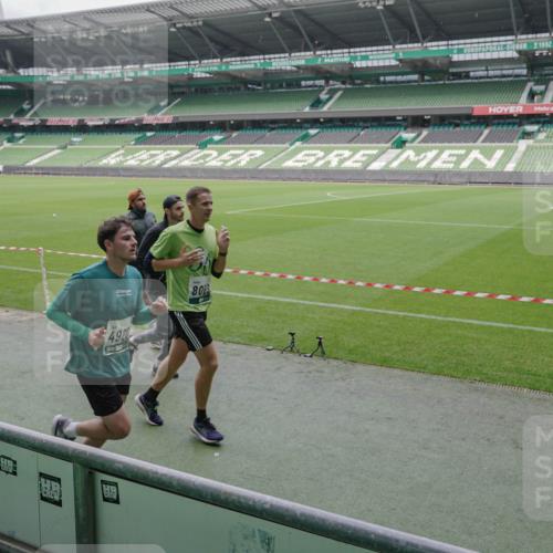 05.10.2025 - 20. swb-Marathon Bremen Michael Burmester http://msf.ph/oto/9281090 05.10.2025 13:04:18 Laufen im Stadion 100, 360, 414, 421, 470, 490, 592, 607, 898, 1012, 1019, 1080, 1084, 1336, 1413, 1468, 1478, 1695, 1852, 1914, 1975, 1997, 2016, 2086, 2333, 2567, 2617, 2664, 2989, 3037, 3072, 3346, 3433, 3483, 3485, 3658, 3901, 4001, 4005, 4053, 4087, 4243, 4244, 4335, 4453, 4462, 4501, 4524, 4528, 4627, 4637, 4638, 4651, 4757, 4793, 4803, 4840, 4858, 4928, 5043, 5082, 5137, 5162, 5212, 5236, 5247, 5343, 5446, 5464, 5489, 5832, 5966, 5969, 6011, 6145, 6287, 6414, 6447, 6529, 6584, 6635, 396 meine-sportfotos.de