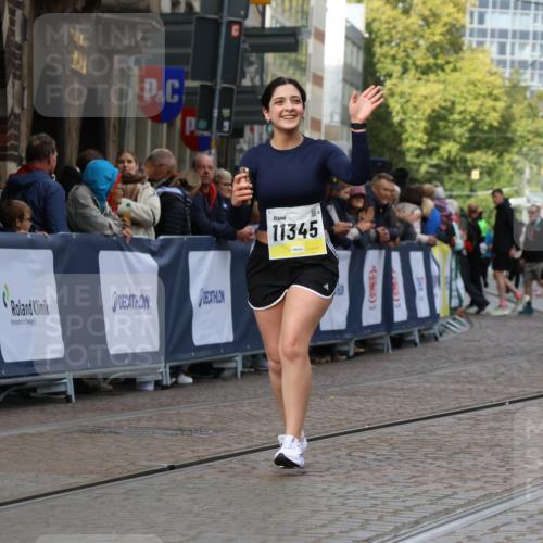 05.10.2025 - 20. swb-Marathon Bremen Strokosch-Dieckow http://msf.ph/oto/9281100 05.10.2025 11:14:52 Ziel 9303, 11345, 11448, 11607 meine-sportfotos.de