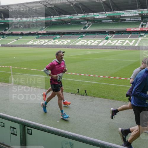 05.10.2025 - 20. swb-Marathon Bremen Michael Burmester http://msf.ph/oto/9281130 05.10.2025 13:04:20 Laufen im Stadion 100, 360, 414, 421, 470, 490, 592, 607, 898, 1012, 1019, 1080, 1084, 1336, 1413, 1468, 1478, 1695, 1852, 1914, 1975, 1997, 2086, 2333, 2399, 2567, 2617, 2664, 2989, 3037, 3072, 3346, 3433, 3483, 3485, 3658, 3901, 4001, 4005, 4053, 4087, 4243, 4244, 4335, 4453, 4462, 4501, 4524, 4528, 4627, 4637, 4638, 4651, 4757, 4793, 4803, 4840, 4858, 4928, 5043, 5082, 5137, 5162, 5212, 5236, 5247, 5343, 5446, 5464, 5489, 5832, 5966, 5969, 6011, 6145, 6287, 6414, 6529, 6584, 6635, 396 meine-sportfotos.de