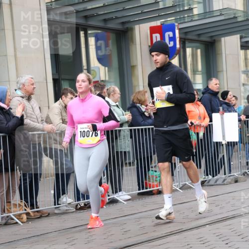 05.10.2025 - 20. swb-Marathon Bremen Strokosch-Dieckow http://msf.ph/oto/9281135 05.10.2025 11:18:08 Ziel 9348, 9465, 9477, 10076, 10198, 10472, 10575, 10795, 10994, 11043, 11690, 9348, 9465, 9477, 10076, 10198, 10472, 10575, 10795, 10994, 11043, 11690 meine-sportfotos.de
