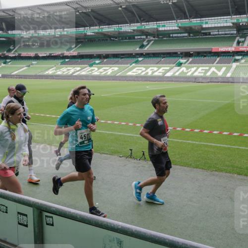 05.10.2025 - 20. swb-Marathon Bremen Michael Burmester http://msf.ph/oto/9281180 05.10.2025 13:04:24 Laufen im Stadion 100, 360, 414, 421, 470, 490, 592, 607, 898, 1012, 1019, 1080, 1084, 1413, 1468, 1478, 1695, 1852, 1914, 1975, 1997, 2086, 2333, 2399, 2617, 2664, 2901, 2989, 3037, 3072, 3346, 3433, 3483, 3485, 3658, 3901, 4001, 4005, 4053, 4087, 4243, 4244, 4335, 4453, 4462, 4501, 4524, 4528, 4627, 4637, 4638, 4651, 4757, 4793, 4803, 4838, 4840, 4858, 4928, 5043, 5082, 5137, 5162, 5212, 5236, 5247, 5343, 5446, 5464, 5489, 5832, 5969, 6011, 6145, 6287, 6529, 6584, 6635, 1336 meine-sportfotos.de
