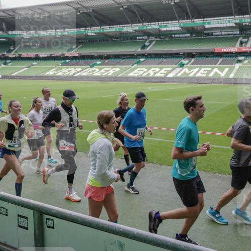05.10.2025 - 20. swb-Marathon Bremen Michael Burmester http://msf.ph/oto/9281189 05.10.2025 13:04:25 Laufen im Stadion 100, 360, 414, 421, 470, 490, 592, 607, 898, 1012, 1019, 1080, 1084, 1413, 1468, 1478, 1695, 1852, 1914, 1975, 1997, 2086, 2333, 2399, 2617, 2664, 2901, 2989, 3072, 3346, 3433, 3483, 3485, 3658, 3901, 4001, 4005, 4053, 4087, 4243, 4244, 4335, 4453, 4462, 4501, 4524, 4528, 4627, 4637, 4638, 4651, 4757, 4793, 4803, 4838, 4840, 4858, 4928, 5043, 5082, 5137, 5162, 5212, 5236, 5247, 5343, 5446, 5464, 5832, 5969, 6011, 6145, 6287, 6529, 6584, 6635, 1336 meine-sportfotos.de