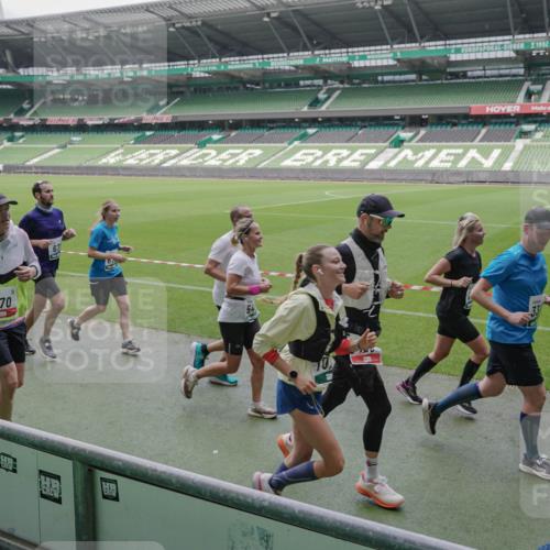 05.10.2025 - 20. swb-Marathon Bremen Michael Burmester http://msf.ph/oto/9281199 05.10.2025 13:04:25 Laufen im Stadion 100, 360, 414, 421, 470, 490, 592, 607, 898, 1012, 1019, 1080, 1084, 1413, 1468, 1478, 1695, 1852, 1914, 1975, 1997, 2086, 2333, 2399, 2617, 2664, 2901, 2989, 3072, 3346, 3433, 3483, 3485, 3658, 3901, 4001, 4005, 4053, 4087, 4243, 4244, 4335, 4453, 4462, 4501, 4524, 4528, 4627, 4637, 4638, 4651, 4757, 4793, 4803, 4838, 4840, 4858, 4928, 5043, 5082, 5137, 5162, 5212, 5236, 5247, 5343, 5446, 5464, 5832, 5969, 6011, 6145, 6287, 6529, 6584, 6635, 1336 meine-sportfotos.de