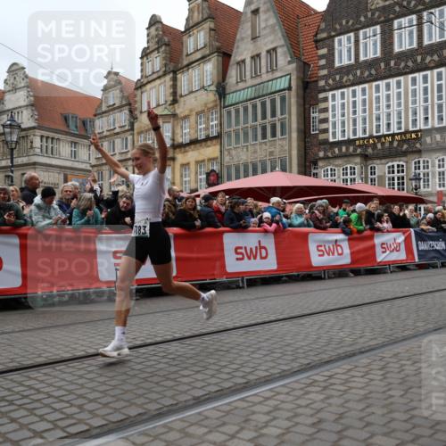 05.10.2025 - 20. swb-Marathon Bremen Yannick Fuchs http://msf.ph/oto/9281201 05.10.2025 12:55:22 Ziel 235, 7213, 7883 meine-sportfotos.de