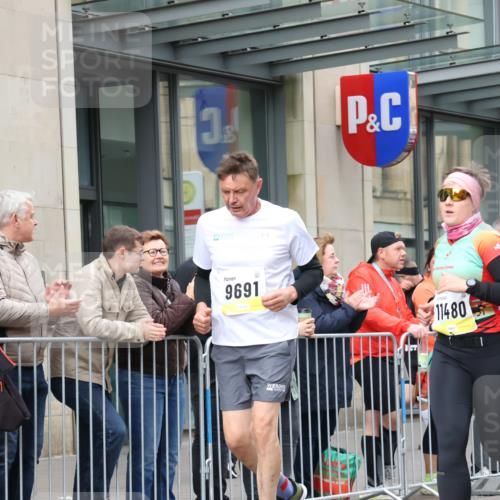 05.10.2025 - 20. swb-Marathon Bremen Strokosch-Dieckow http://msf.ph/oto/9281204 05.10.2025 11:18:29 Ziel 9691, 10472, 11480, 11625, 9691, 10472, 11480, 11625 meine-sportfotos.de
