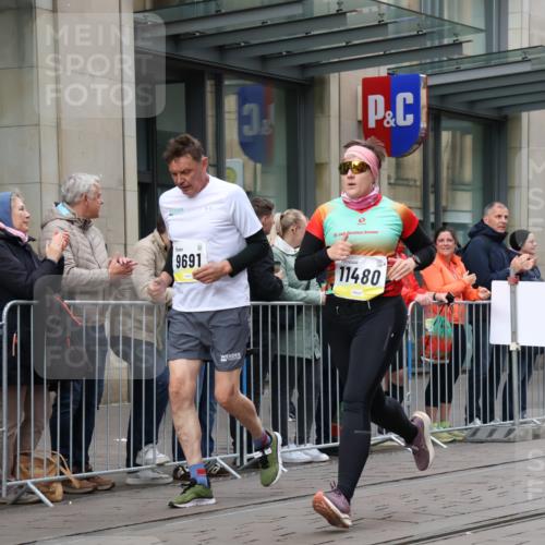 05.10.2025 - 20. swb-Marathon Bremen Strokosch-Dieckow http://msf.ph/oto/9281214 05.10.2025 11:18:29 Ziel 9691, 10472, 11480, 11625, 9691, 10472, 11480, 11625 meine-sportfotos.de