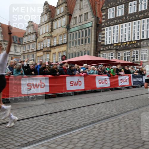 05.10.2025 - 20. swb-Marathon Bremen Yannick Fuchs http://msf.ph/oto/9281218 05.10.2025 12:55:22 Ziel 235, 7213, 7883 meine-sportfotos.de
