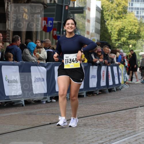 05.10.2025 - 20. swb-Marathon Bremen Strokosch-Dieckow http://msf.ph/oto/9281219 05.10.2025 11:14:52 Ziel 9303, 11345, 11448, 11607 meine-sportfotos.de