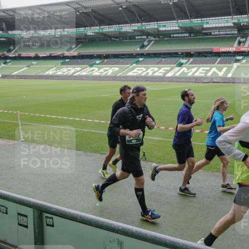 05.10.2025 - 20. swb-Marathon Bremen Michael Burmester http://msf.ph/oto/9281226 05.10.2025 13:04:27 Laufen im Stadion 100, 360, 414, 421, 470, 490, 592, 607, 898, 1012, 1019, 1080, 1084, 1413, 1468, 1478, 1695, 1834, 1852, 1914, 1975, 1997, 2086, 2333, 2399, 2617, 2664, 2901, 2989, 3072, 3346, 3433, 3483, 3485, 3658, 3901, 4001, 4005, 4053, 4087, 4243, 4244, 4335, 4453, 4462, 4501, 4524, 4627, 4634, 4637, 4638, 4651, 4671, 4757, 4793, 4803, 4838, 4840, 4858, 4928, 5043, 5082, 5137, 5162, 5212, 5236, 5247, 5343, 5446, 5464, 5832, 5969, 6011, 6287, 6529, 6584, 6635, 1336 meine-sportfotos.de