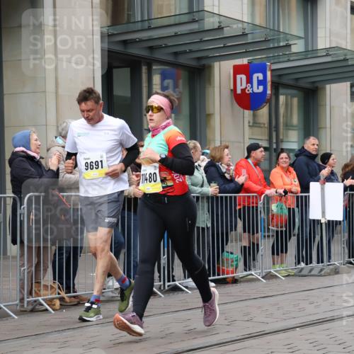 05.10.2025 - 20. swb-Marathon Bremen Strokosch-Dieckow http://msf.ph/oto/9281227 05.10.2025 11:18:29 Ziel 9691, 10472, 11480, 11625, 9691, 10472, 11480, 11625 meine-sportfotos.de