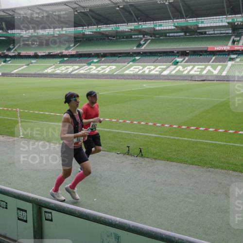 05.10.2025 - 20. swb-Marathon Bremen Michael Burmester http://msf.ph/oto/9281236 05.10.2025 13:04:28 Laufen im Stadion 100, 360, 414, 421, 470, 490, 592, 607, 898, 1012, 1019, 1080, 1084, 1413, 1468, 1478, 1695, 1834, 1852, 1914, 1975, 1997, 2086, 2333, 2399, 2617, 2664, 2901, 2989, 3072, 3346, 3433, 3483, 3485, 3658, 3901, 4001, 4005, 4053, 4087, 4243, 4244, 4335, 4453, 4462, 4501, 4524, 4627, 4634, 4637, 4638, 4651, 4671, 4757, 4793, 4803, 4838, 4840, 4858, 4928, 5043, 5082, 5137, 5212, 5236, 5247, 5343, 5446, 5464, 5832, 5969, 6011, 6287, 6529, 6584, 6635, 1336 meine-sportfotos.de