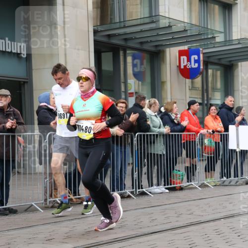 05.10.2025 - 20. swb-Marathon Bremen Strokosch-Dieckow http://msf.ph/oto/9281238 05.10.2025 11:18:30 Ziel 9691, 11480, 11625, 9691, 11480, 11625 meine-sportfotos.de
