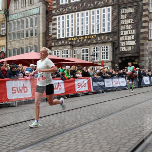 05.10.2025 - 20. swb-Marathon Bremen Yannick Fuchs http://msf.ph/oto/9281262 05.10.2025 12:55:23 Ziel 235, 7213, 7883 meine-sportfotos.de