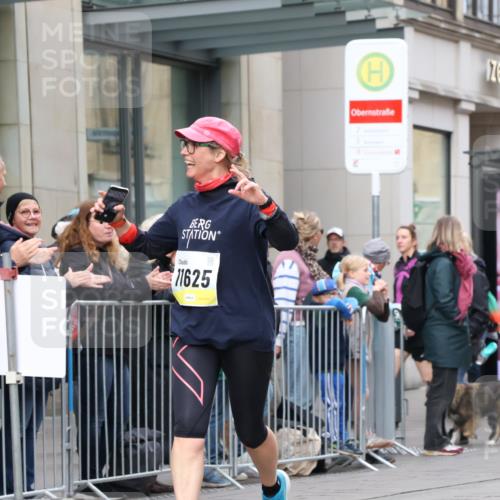 05.10.2025 - 20. swb-Marathon Bremen Strokosch-Dieckow http://msf.ph/oto/9281263 05.10.2025 11:18:35 Ziel 9691, 11480, 11625, 9691, 11480, 11625 meine-sportfotos.de