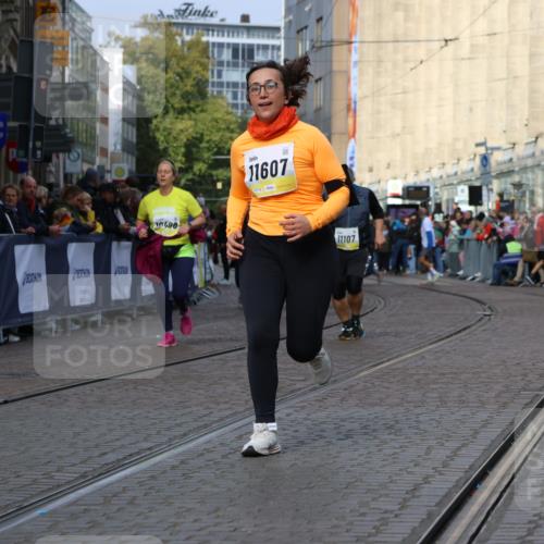 05.10.2025 - 20. swb-Marathon Bremen Strokosch-Dieckow http://msf.ph/oto/9281266 05.10.2025 11:14:57 Ziel 10496, 11107, 11345, 11607 meine-sportfotos.de