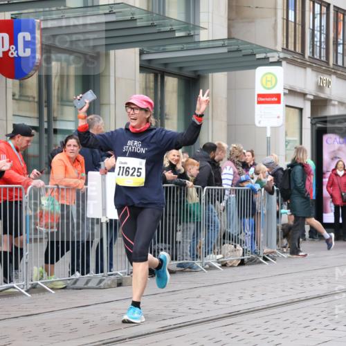 05.10.2025 - 20. swb-Marathon Bremen Strokosch-Dieckow http://msf.ph/oto/9281269 05.10.2025 11:18:36 Ziel 9691, 11480, 11625, 9691, 11480, 11625 meine-sportfotos.de