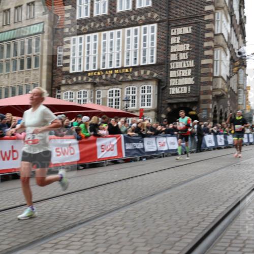 05.10.2025 - 20. swb-Marathon Bremen Yannick Fuchs http://msf.ph/oto/9281273 05.10.2025 12:55:23 Ziel 235, 7213, 7883 meine-sportfotos.de