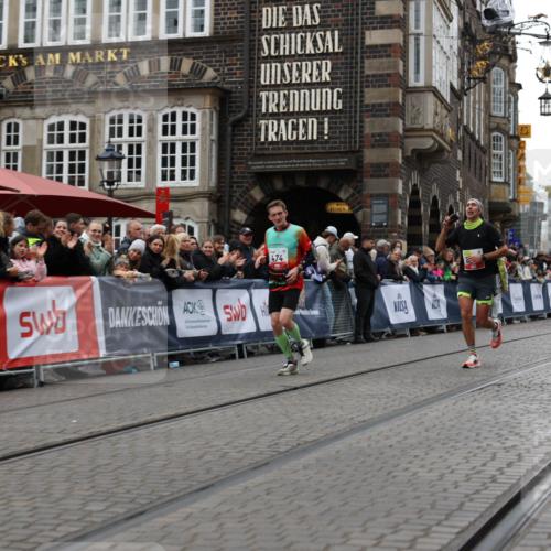 05.10.2025 - 20. swb-Marathon Bremen Yannick Fuchs http://msf.ph/oto/9281277 05.10.2025 12:55:23 Ziel 235, 7213, 7883 meine-sportfotos.de