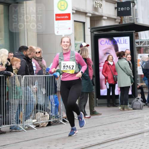 05.10.2025 - 20. swb-Marathon Bremen Strokosch-Dieckow http://msf.ph/oto/9281295 05.10.2025 11:18:49 Ziel 9247, 9691, 10488, 11625, 9247, 9691, 10488, 11625 meine-sportfotos.de