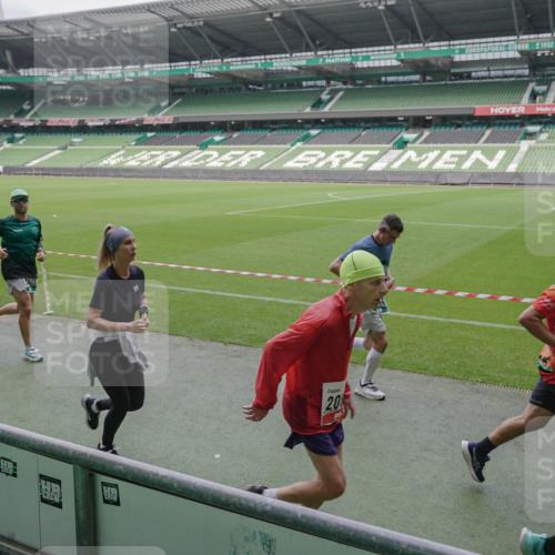 05.10.2025 - 20. swb-Marathon Bremen Michael Burmester http://msf.ph/oto/9281297 05.10.2025 13:04:33 Laufen im Stadion 100, 360, 414, 421, 470, 490, 592, 607, 898, 1012, 1019, 1061, 1080, 1084, 1413, 1468, 1478, 1695, 1834, 1852, 1914, 1975, 1997, 2009, 2086, 2333, 2399, 2536, 2617, 2664, 2802, 2901, 2989, 3072, 3346, 3413, 3433, 3483, 3485, 3561, 3658, 3901, 4001, 4005, 4053, 4087, 4187, 4241, 4243, 4244, 4335, 4501, 4524, 4627, 4634, 4637, 4638, 4651, 4671, 4757, 4793, 4803, 4838, 4840, 4858, 4928, 5043, 5082, 5137, 5212, 5247, 5343, 5446, 5464, 5832, 5969, 6011, 6287, 6584, 6635, 1336 meine-sportfotos.de