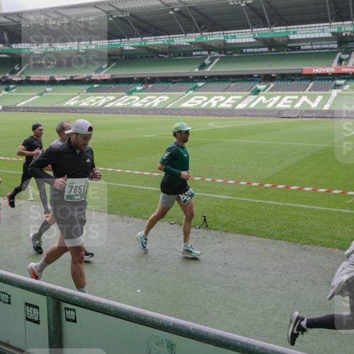 05.10.2025 - 20. swb-Marathon Bremen Michael Burmester http://msf.ph/oto/9281303 05.10.2025 13:04:34 Laufen im Stadion 100, 360, 414, 421, 470, 490, 607, 898, 1012, 1019, 1061, 1080, 1084, 1132, 1413, 1468, 1478, 1695, 1834, 1852, 1914, 1975, 1997, 2009, 2086, 2333, 2399, 2536, 2617, 2664, 2802, 2901, 2989, 3072, 3346, 3413, 3433, 3483, 3485, 3561, 3658, 3901, 4001, 4005, 4187, 4241, 4243, 4244, 4335, 4501, 4524, 4627, 4634, 4637, 4638, 4671, 4757, 4793, 4803, 4838, 4840, 4858, 4928, 5082, 5137, 5212, 5247, 5286, 5343, 5446, 5464, 5832, 5969, 6011, 6287, 6635, 1336 meine-sportfotos.de