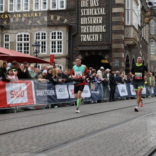 05.10.2025 - 20. swb-Marathon Bremen Yannick Fuchs http://msf.ph/oto/9281305 05.10.2025 12:55:24 Ziel 235, 7213, 7883 meine-sportfotos.de