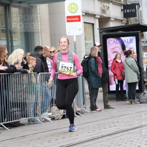 05.10.2025 - 20. swb-Marathon Bremen Strokosch-Dieckow http://msf.ph/oto/9281307 05.10.2025 11:18:49 Ziel 9247, 9691, 10488, 11625, 9247, 9691, 10488, 11625 meine-sportfotos.de