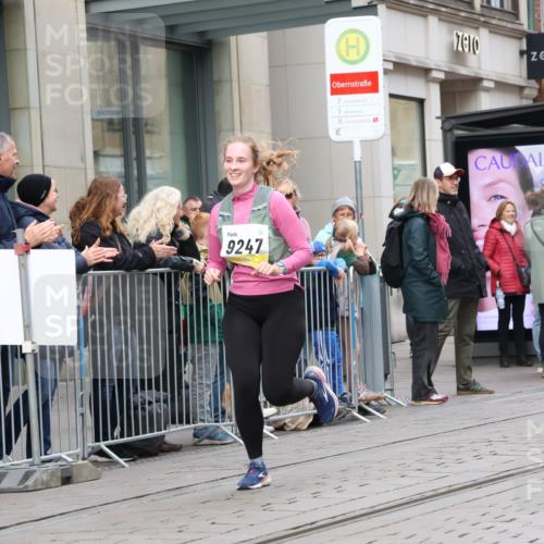05.10.2025 - 20. swb-Marathon Bremen Strokosch-Dieckow http://msf.ph/oto/9281318 05.10.2025 11:18:49 Ziel 9247, 9691, 10488, 11625, 9247, 9691, 10488, 11625 meine-sportfotos.de
